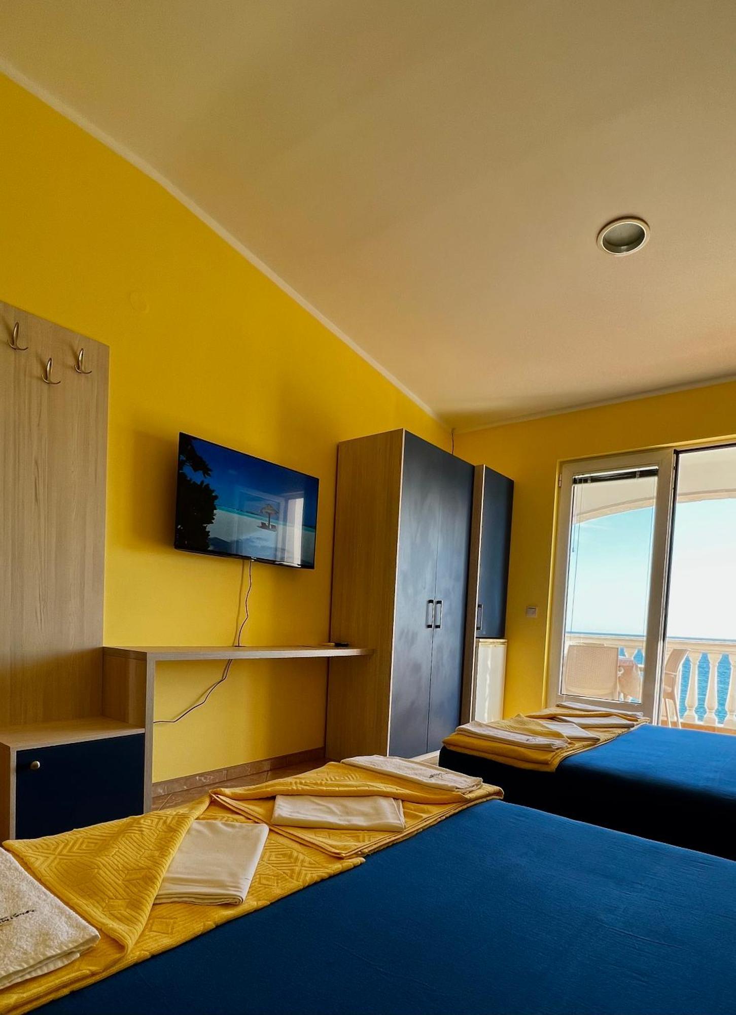 Apartmani Luksic ストモレ エクステリア 写真
