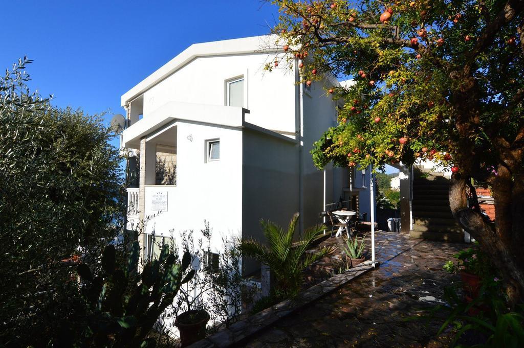 Apartmani Luksic ストモレ エクステリア 写真